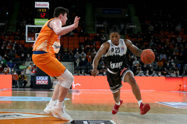 而此役更是 而此役更是