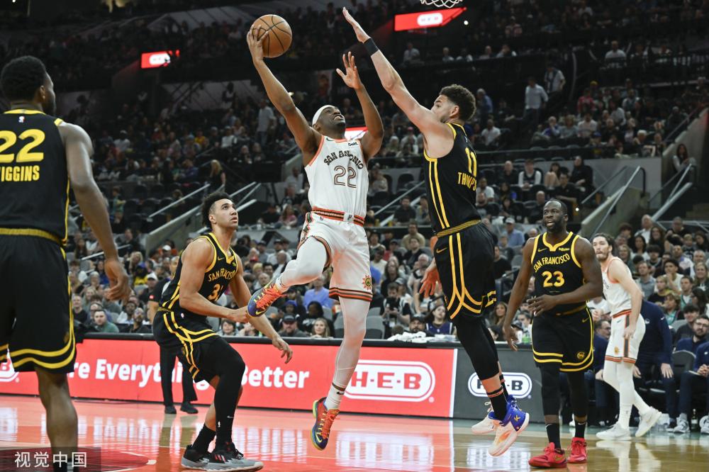 由希罗接球 由希罗接球